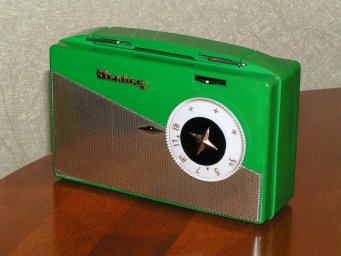 "STERLING LS-4" портативный ламповый радиоприёмник. "STERLING LS-4" портативный ламповый радиоприёмник.
